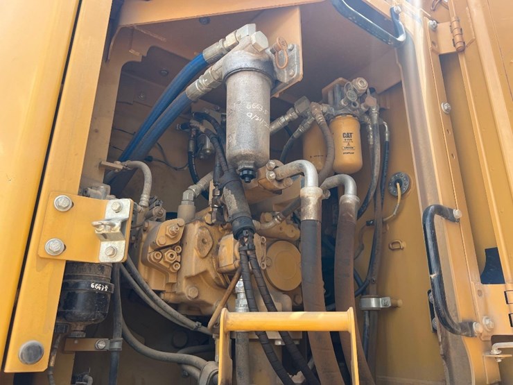 2016-caterpillar-335fl-image-22