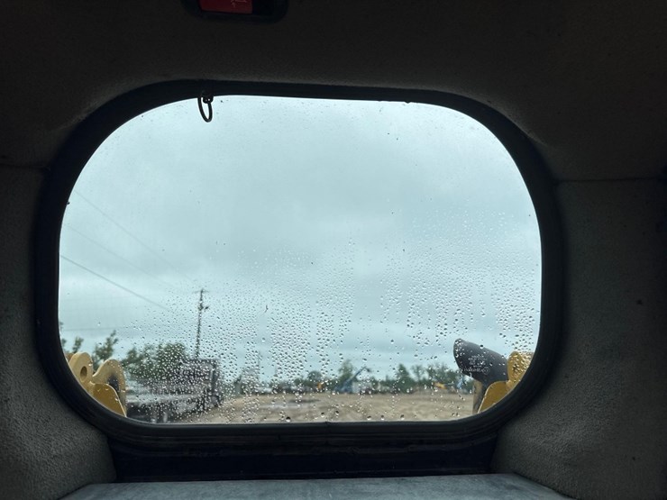 2018-caterpillar-239d-image-32
