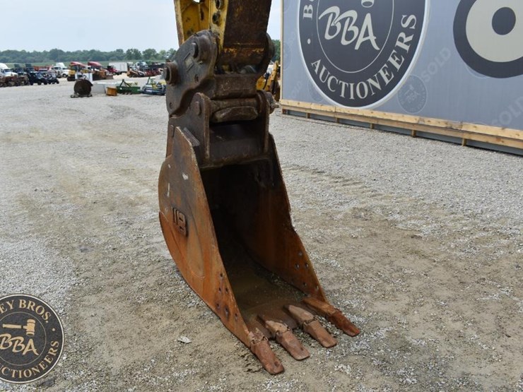 2012-komatsu-pc228us-lc-8-image-37
