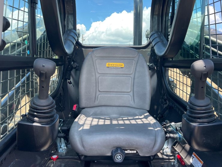new-holland-c332-image-26