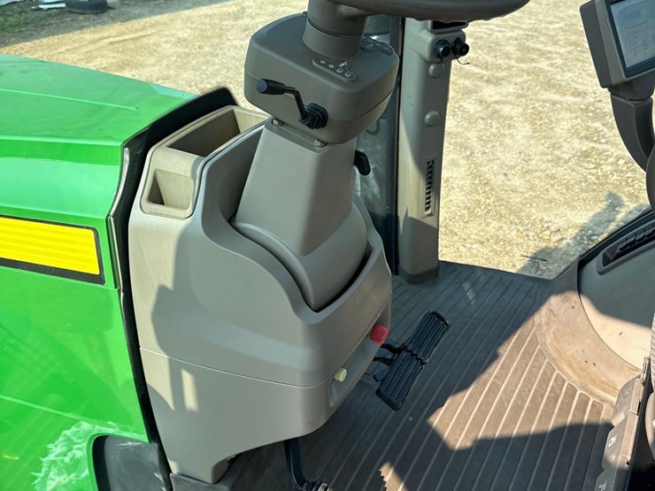 2013-john-deere-8260r-image-66
