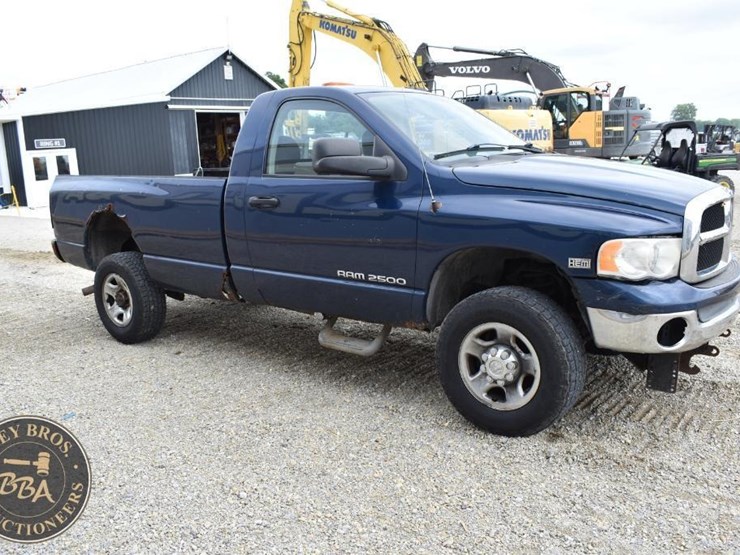 2005-dodge-2500-image-12