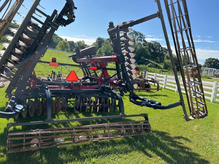 case-ih-330-image-11