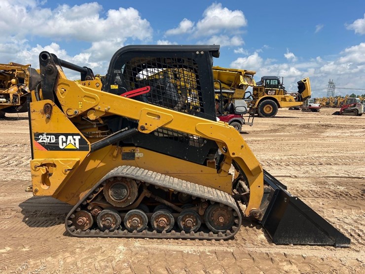 2016-caterpillar-257d-image-5