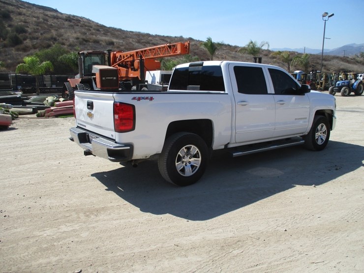 2017-chevrolet-1500-image-3
