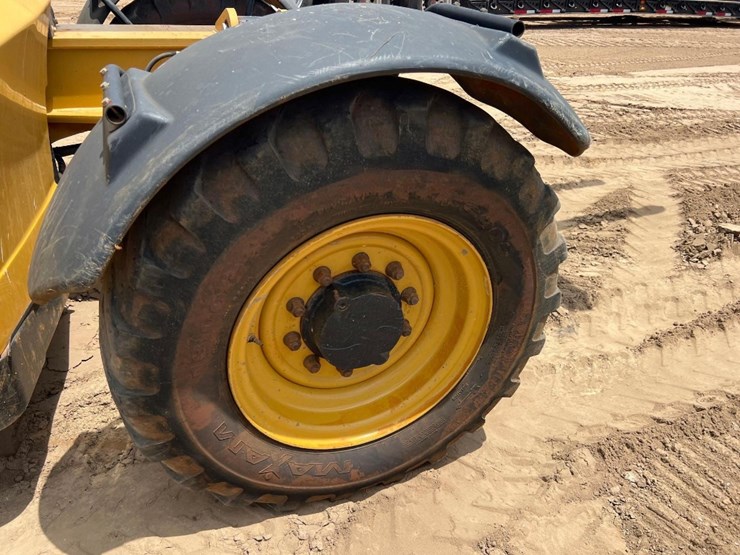 2016-caterpillar-tl642c-image-12