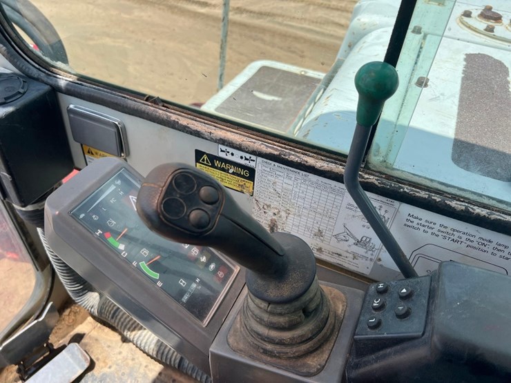 2004-takeuchi-tb175-image-32