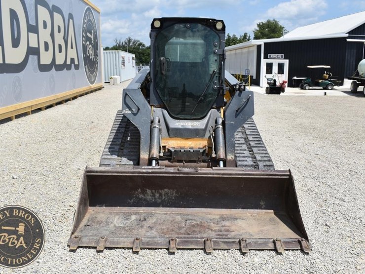 2012-deere-333d-image-30