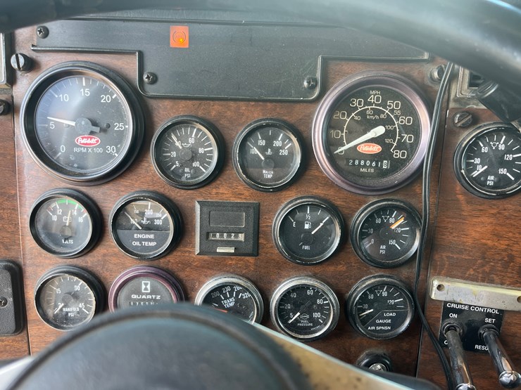 2000-peterbilt-378-image-31