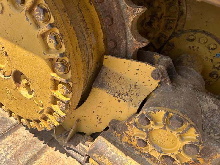 2017-caterpillar-d6k2-lgp-image-16