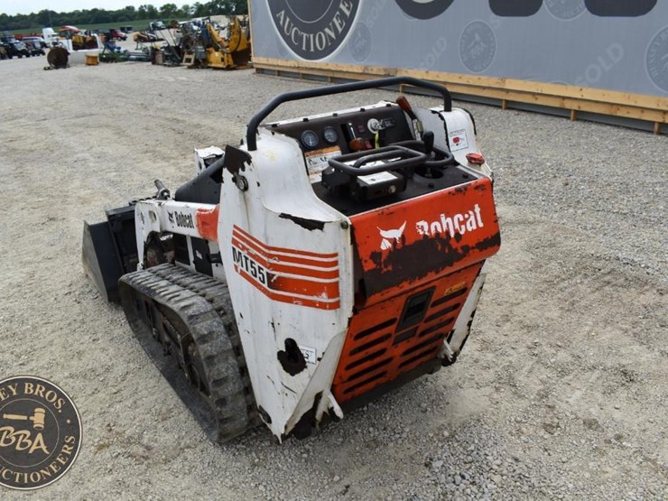 2005-bobcat-mt55-image-10