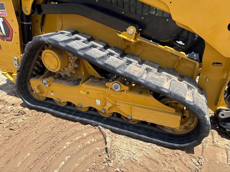 2024-caterpillar-255-skid-steer-image-13