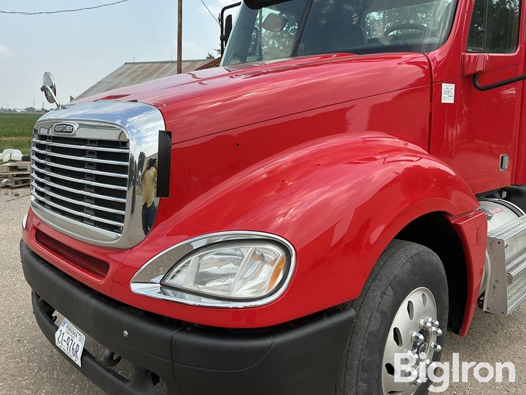 2003-freightliner-columbia-120-image-10