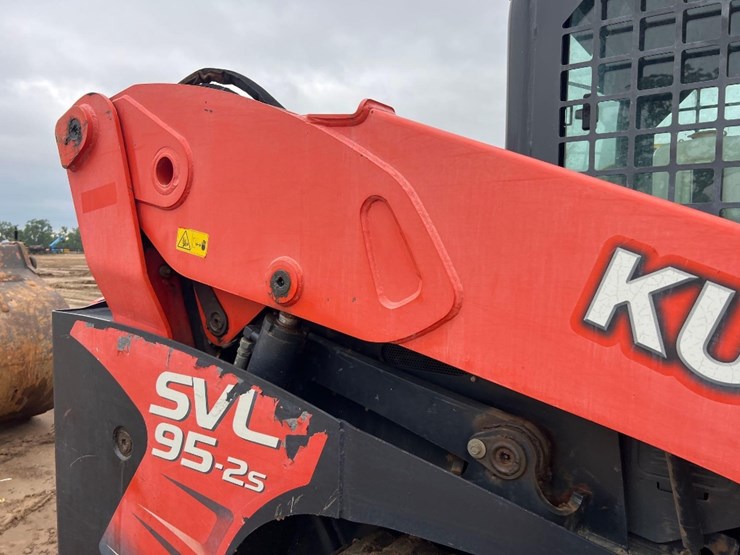 2016-kubota-svl95-2s-image-24