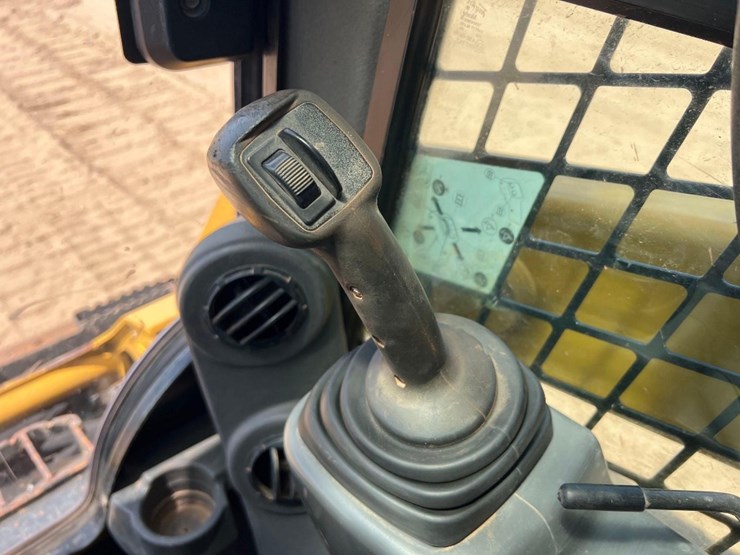 2019-caterpillar-259d-image-29
