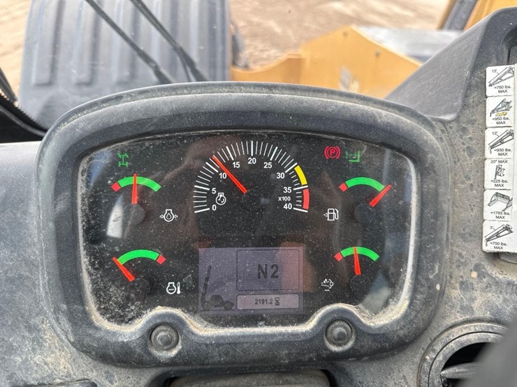 2020-caterpillar-tl1255d-image-28