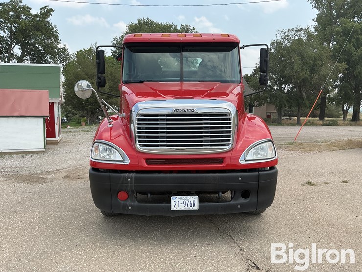 2003-freightliner-columbia-120-image-2