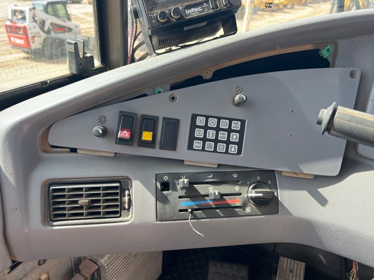 2001-volvo-a35d-image-41