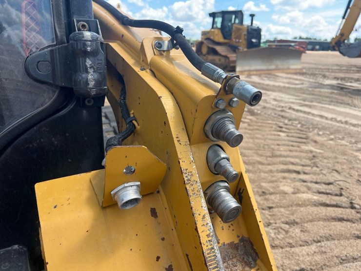 2021-caterpillar-259d3-image-10