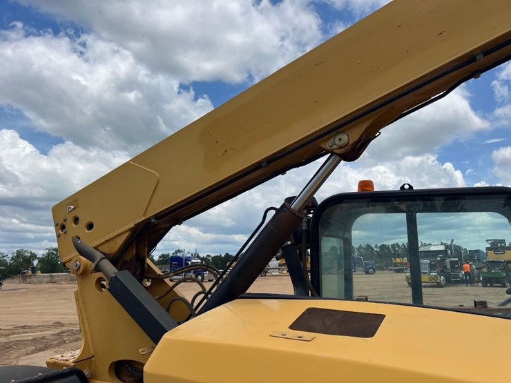 2016-caterpillar-tl642c-image-23