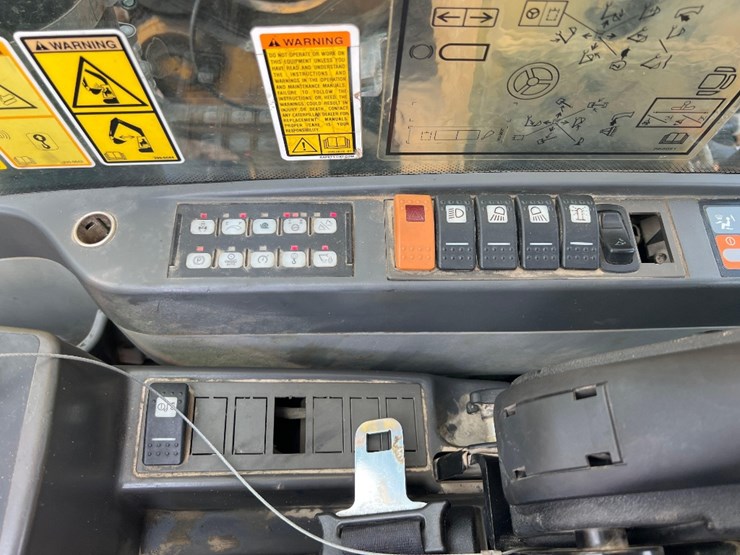 2011-caterpillar-m318d-image-28