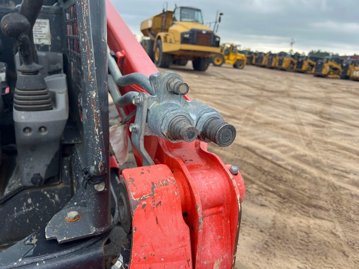 2019-kubota-svl65-2-image-12