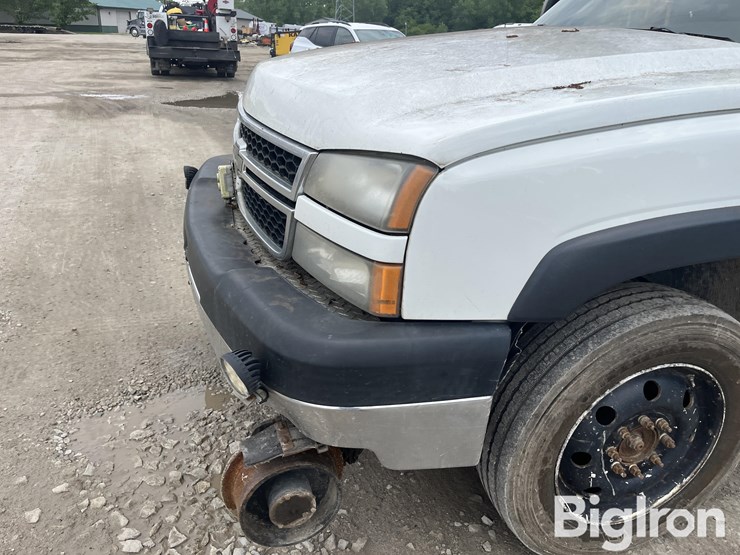 2006-chevrolet-silverado-3500-image-12
