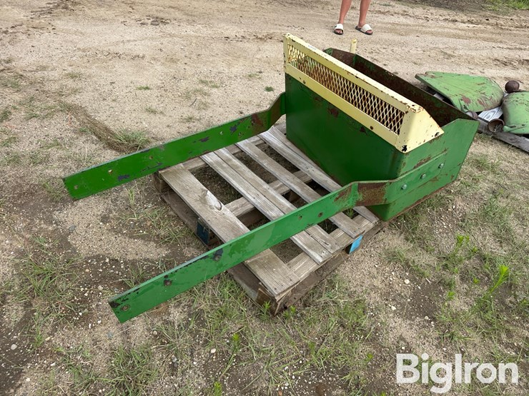 john-deere-large-frame-tractor-rock-box-image-5