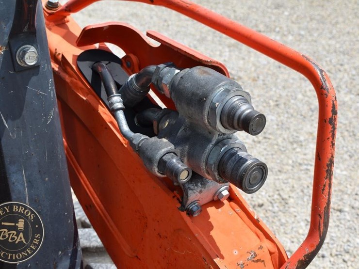 2017-kubota-ssv65-image-22