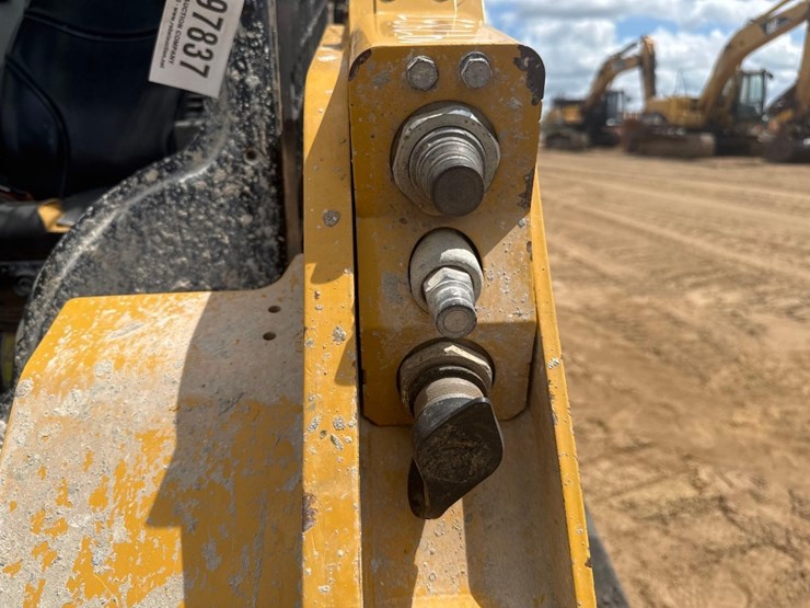 2022-caterpillar-259d3-image-24