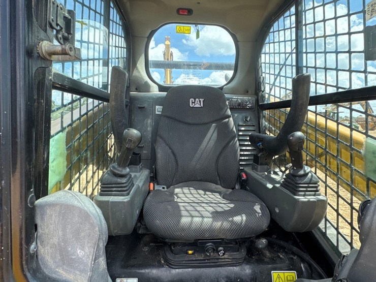2020-caterpillar-259d3-image-23