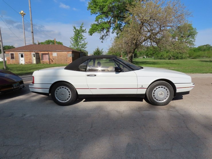 1991-cadillac-allante-pininfarina-roadster-image-7