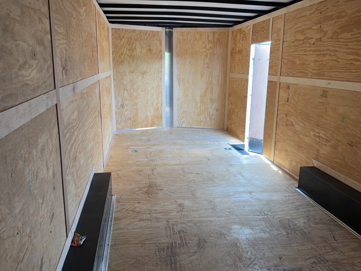 #3000-•-2024-homesteader-24'-bumper-pull-enclosed-trailer-image-4