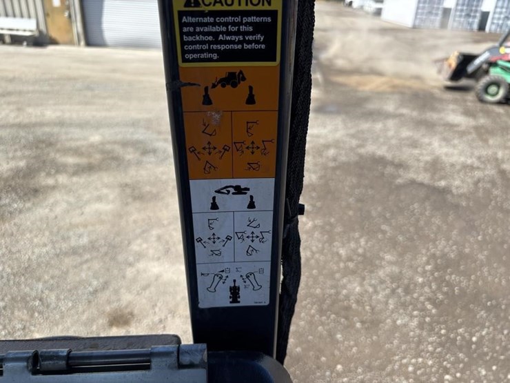 2020-deere-410l-image-41