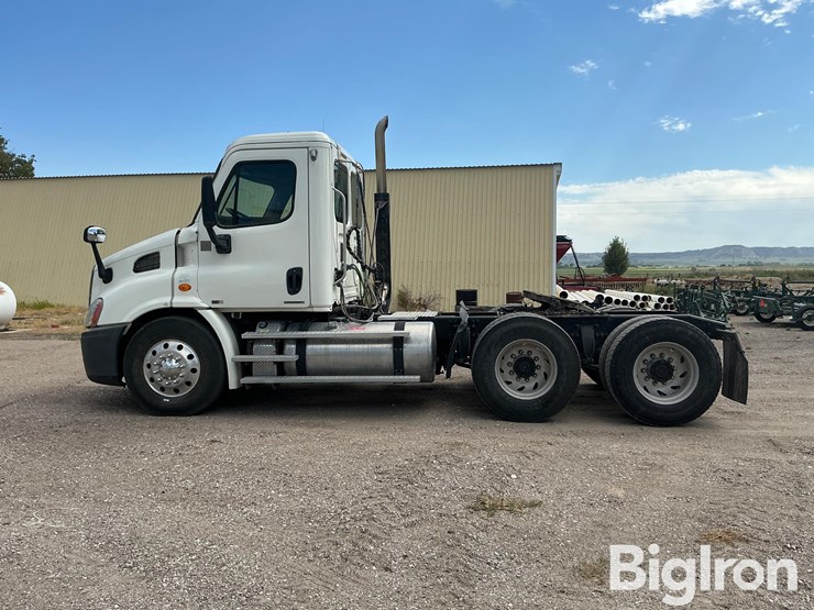 2012-freightliner-cascadia-113-image-8