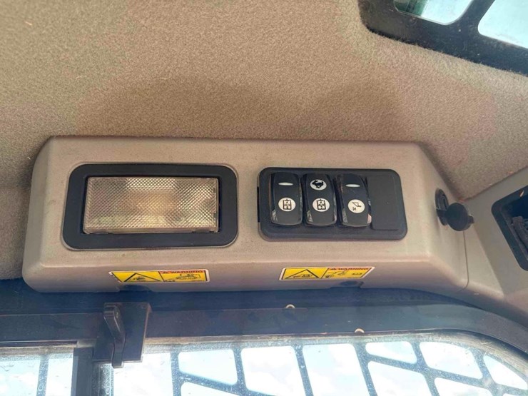 2019-caterpillar-299d2-xhp-image-30
