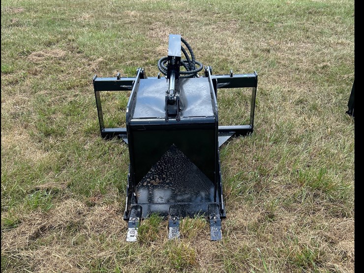 #155-•-quick-attach-20in-stump-grapple-bucket-image-1