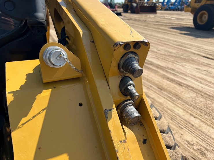 2019-caterpillar-262d3-image-11