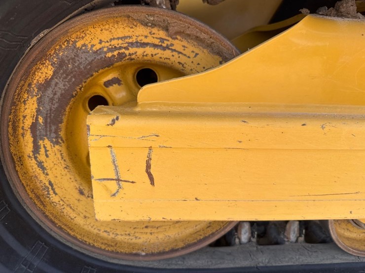 2024-caterpillar-255-skid-steer-image-12