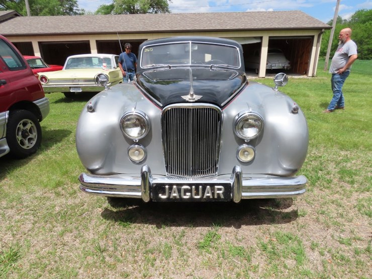 1960-jaguar-mark-ix-image-2