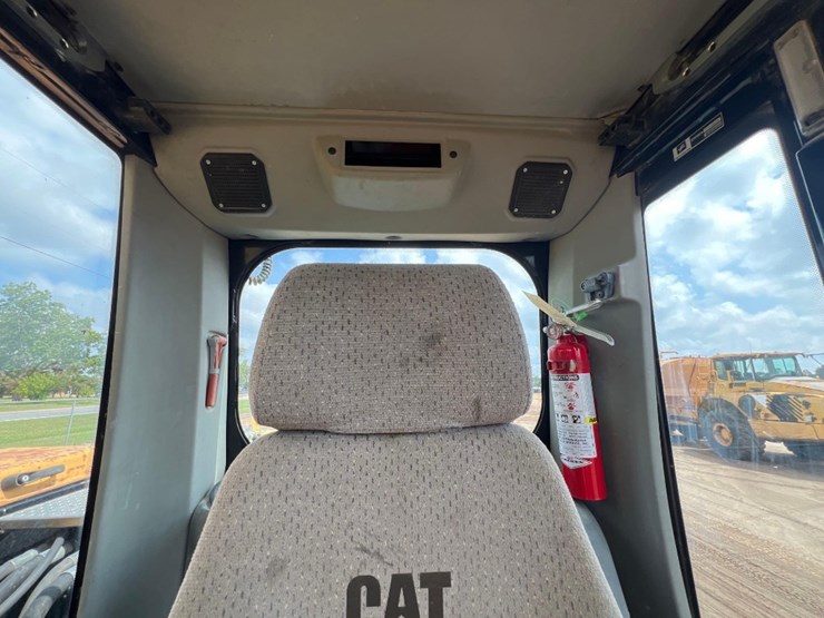 2011-caterpillar-m318d-image-37
