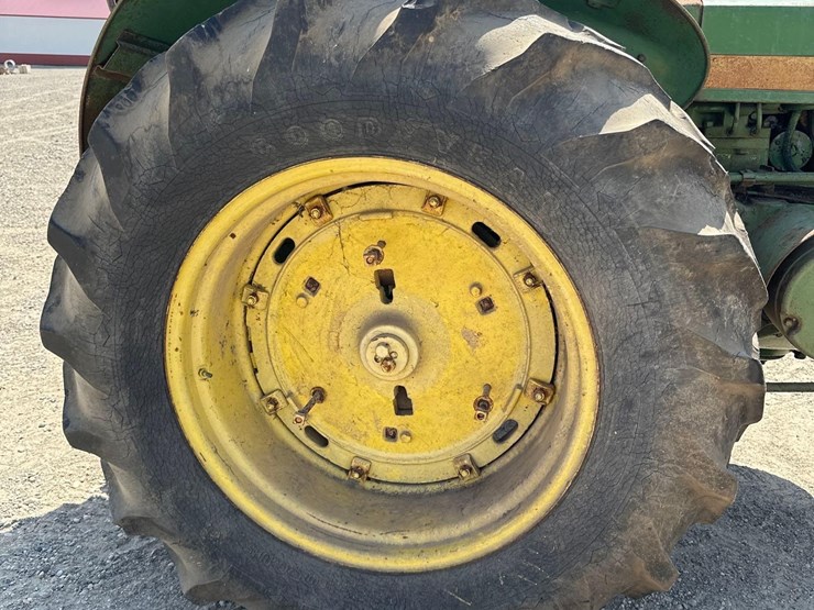 john-deere-820-image-4
