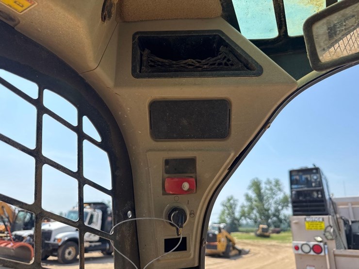 2016-caterpillar-259d-image-25