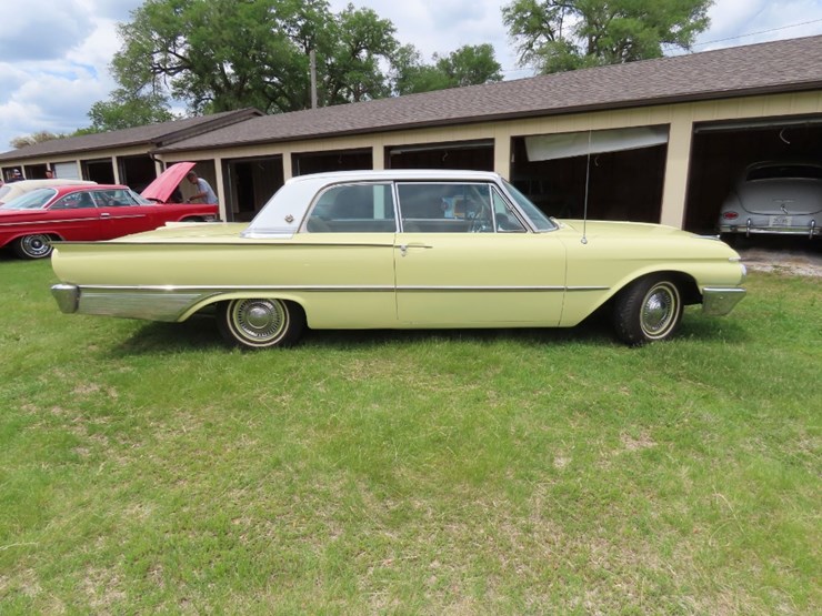1961-ford-galaxie-2drt-ht-image-5