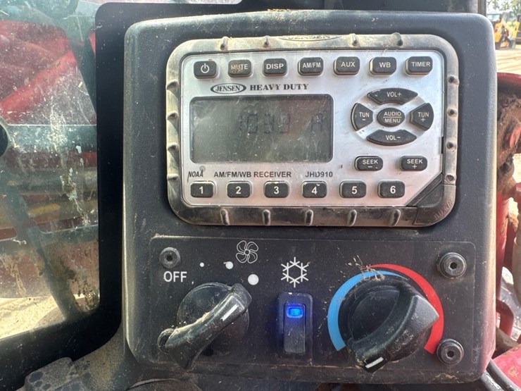 2023-takeuchi-tl10v2-image-26
