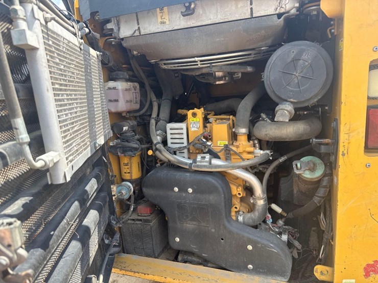2021-caterpillar-289d3-image-21