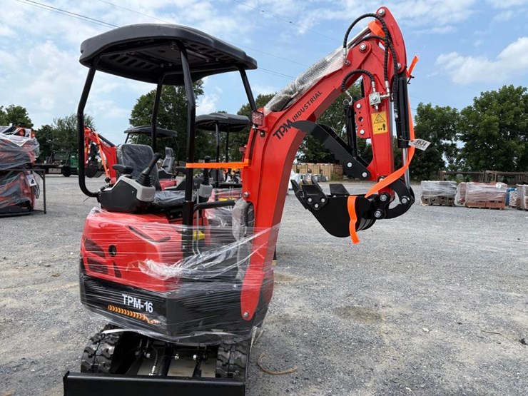 tpm-16-mini-excavator-image-1