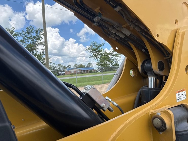 2020-caterpillar-tl1255d-image-22