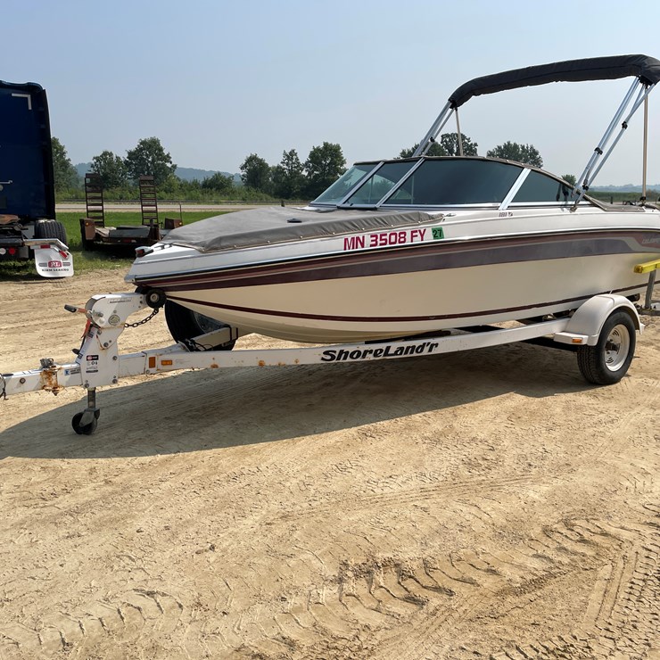 #201 • 1991 Celebrity Bowrider 18' Fiberglass Boat (Has MN Title)