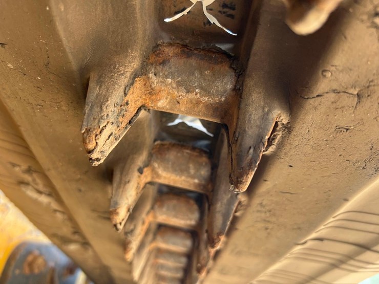 2019-deere-331g-image-16